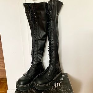 Demonia Emily 375 Black Size 8